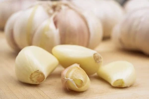 6 lý do khiến bạn nên thích ăn tỏi hằng ngày