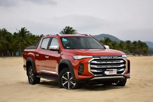 Xe bán tải Trung Quốc có giá hơn 1 tỉ đồng