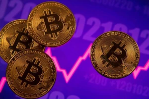 Tiền Bitcoin tuột dốc không phanh vì lý do này