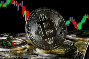 Nhận loạt tin xấu, tiền ảo Bitcoin rớt thê thảm 