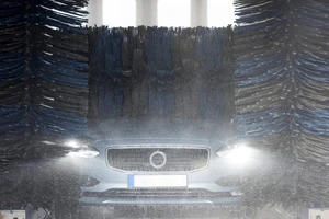 Chủ xe rất thích điều này nhưng chính nó phá tan lớp sơn ô tô