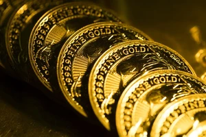 Lý do hàng loạt quốc gia tung tiền mua vàng