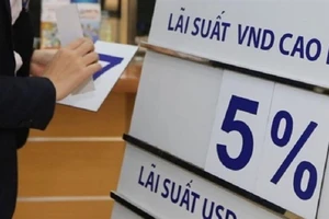 Lãi suất tiền gửi tiết kiệm tiếp tục giảm