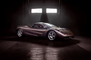 Chiếc McLaren F1 có tuổi đời 26 năm trở thành chiếc xe đắt nhất thế giới