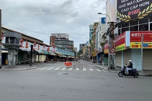 TP.HCM: Một số khách sạn vẫn 'sáng đèn' dù đang giãn cách