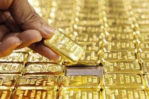 Giá vàng bất ngờ tăng mạnh trở lại, chạm mốc 50 triệu