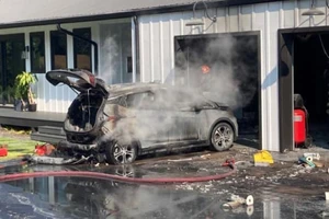 Bán pin lỗi gây cháy xe, LG phải đền hàng tỉ USD