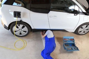 Vì sao người sở hữu ô tô điện phải chấp nhận liên tục thay vỏ xe?