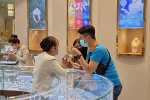 Một đại gia kiếm được gần 4.000 tỉ nhờ bán vàng miếng