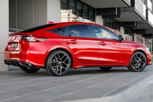 Honda tăng giá chiếc Civic thêm 368 triệu đồng