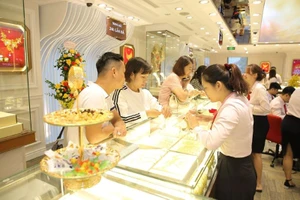 Giá vàng 'chết cứng' ở mốc 50 triệu đồng/lượng