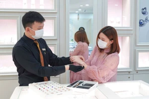 Vàng có nguy cơ rớt giá chỉ còn 40,4 triệu đồng/lượng