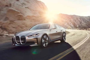 Vì sao chạy ô tô điện dễ gây tai nạn?