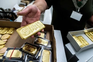Các ngân hàng đồng loạt dự báo giá vàng rớt mạnh