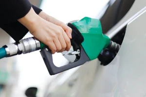 Với 500.000 đồng, có nước mua được hơn... 700 lít xăng