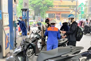 Giá xăng trong nước 'mệt' vì giá dầu thế giới tiếp tục tăng