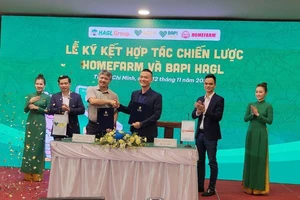 Ngoài heo ăn chuối 'bầu' Đức chuẩn bị bán gà và bò Lào đặc sản 