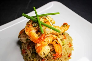 Điều gì xảy ra khi ăn cơm chiên?