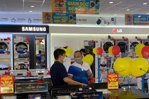 Vì sao doanh thu hàng trăm ngàn tỉ nhưng sếp Thế Giới Di Động nhận lương 'bèo bọt'?