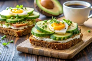 Ăn quả bơ và trứng cùng lúc, điều gì xảy ra với sức khỏe?