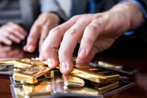 Người mua vàng và nắm giữ trong 6 tháng qua lãi đến 13 triệu đồng/lượng?