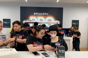 Lý do người tiêu dùng Việt chi tiền tỉ mua iPhone lúc nửa đêm