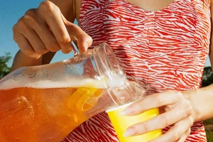 Uống trà đá buổi sáng, chuyện gì xảy ra với sức khỏe?