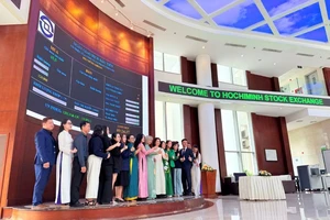 Thị trường chứng khoán vừa tạo cột mốc lịch sử đầy ấn tượng