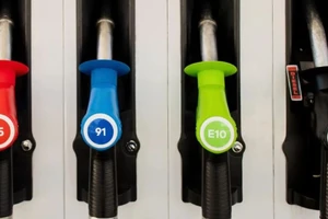 Vì sao xe ô tô Toyota ít tiết kiệm nhiên liệu nếu sử dụng xăng E10?