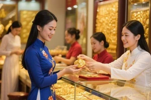 'Đánh thức' vàng nhàn rỗi trong két sắt bằng cách cho vay: Được không?