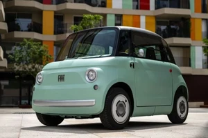 Chiếc ô tô siêu nhỏ giá 300 triệu đồng có khả năng thay xe máy