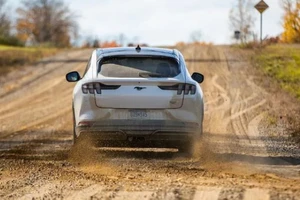 Một hãng ô tô quen thuộc với người Việt vừa cam kết đưa ra 5 mẫu xe giá rẻ 