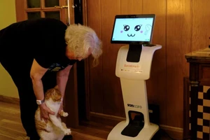 Khi robot không chỉ là người máy: Câu chuyện về những điệu nhảy ở tuổi 67 