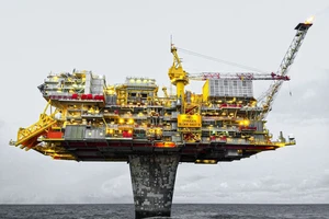 Điều gì đang xảy ra khi giá dầu tăng?