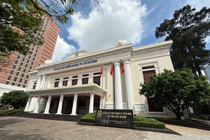 Vì sao nhiều cổ phiếu ngân hàng rớt điểm mạnh?