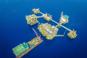 Điều gì xảy ra khi giá dầu vẫn chạm mức 100 USD/thùng?