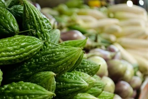 Thứ quả khổ qua giá rẻ ngoài chợ lại là 'kho báu' dinh dưỡng được săn lùng