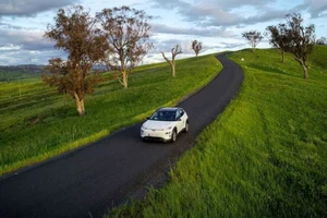 Vì sao giá ô tô điện từ 1 tỉ đồng ở nước này rớt xuống 600 triệu đồng?