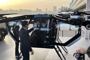Trung Quốc chuẩn bị bán ô tô bay