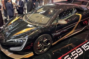 Vì sao tỉ phú ô tô chi triệu đô mua siêu xe nhanh nhất thế giới về để... trưng bày?