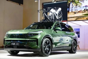 Người dùng sẽ thích chiếc ô tô không tốn xăng với giá 4 chiếc xe máy Honda SH