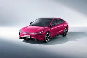 Chiếc ô tô này đẹp không thua Toyota Camry nhưng giá chỉ có 250 triệu đồng