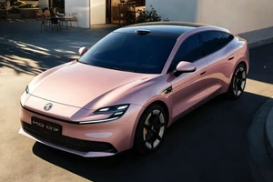 Chiếc ô tô không đổ xăng này chạy được 650 km mà chỉ có giá bằng 4 xe máy Honda SH