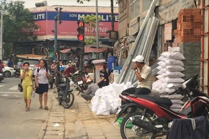 Bát nháo vỉa hè trung tâm quận 1