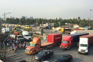 Hầm vừa thông, vòng xoay Mỹ Thủy vẫn kẹt xe