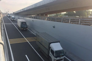 Hầm Mỹ Thủy vắng vẻ, xe từ Cát Lái ra vẫn ùn ứ