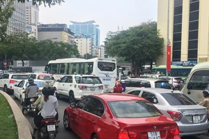 Tai nạn chết người, trung tâm quận 1 kẹt cứng