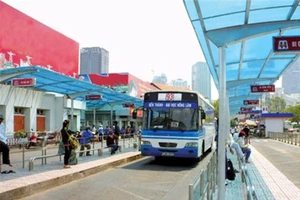 Thú vị đi xe buýt ngày Tết