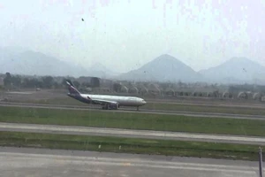 Dùng giấy tờ giả, 1 hành khách bị cấm bay