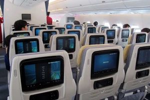 Trả tiền nhanh cho khách để quên trên máy bay